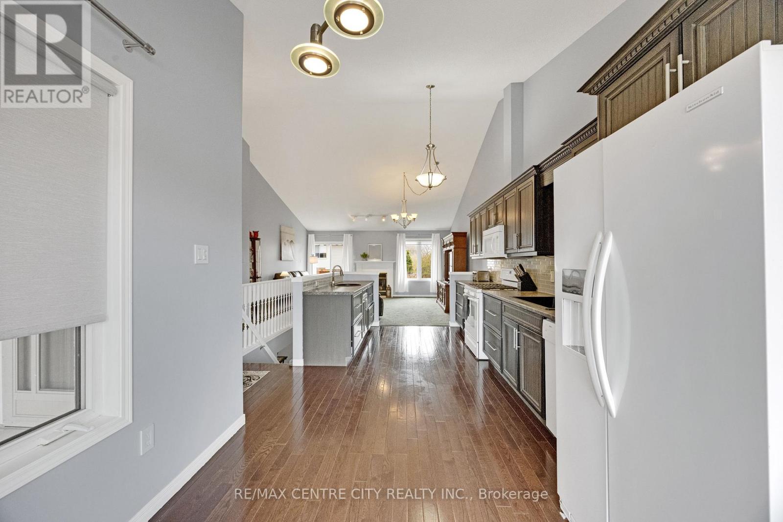 #21 861 SHELBORNE STREET - 17