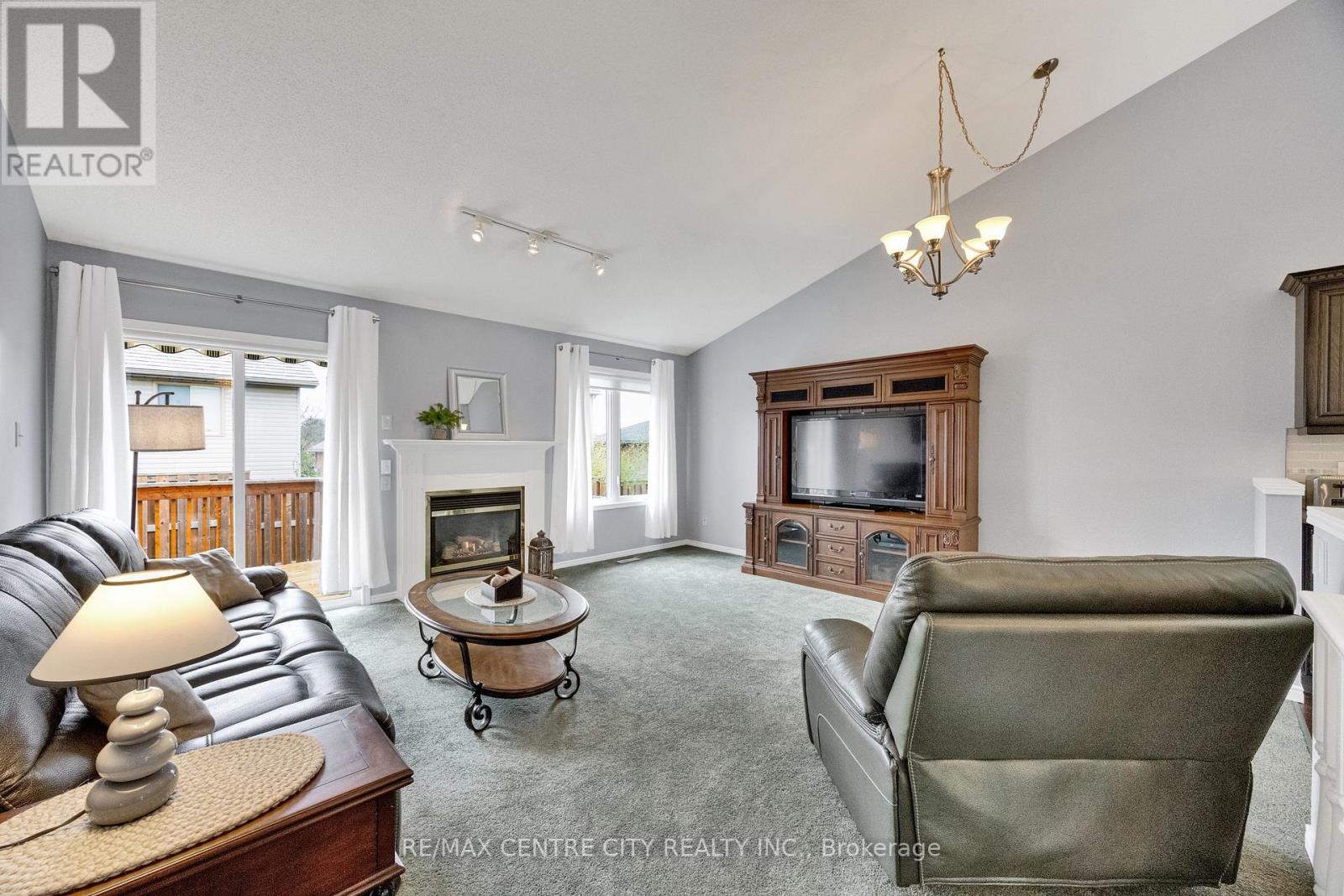 #21 861 SHELBORNE STREET - 20