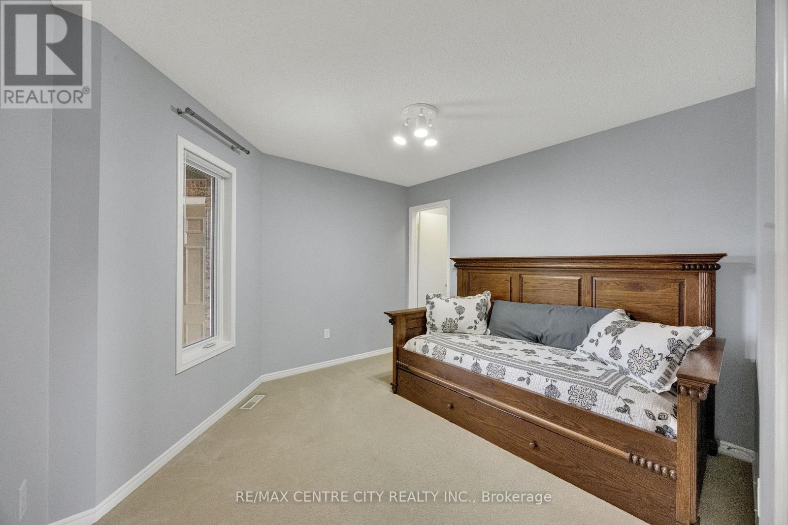 #21 861 SHELBORNE STREET - 21