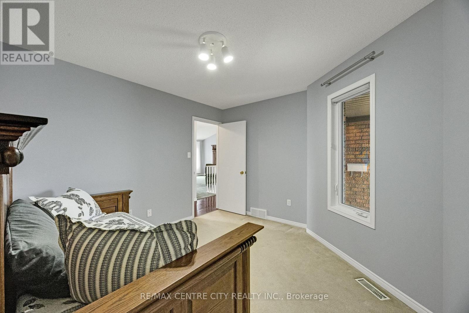 #21 861 SHELBORNE STREET - 22