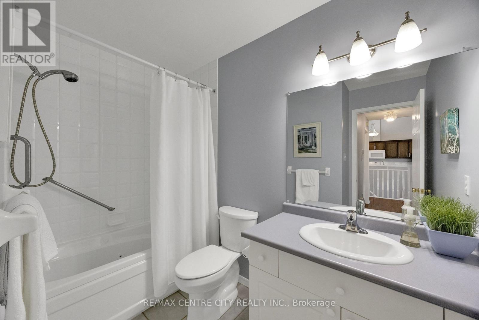#21 861 SHELBORNE STREET - 23