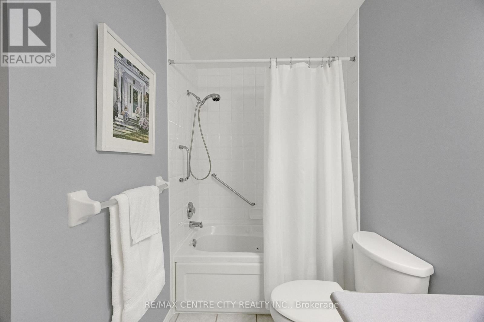 #21 861 SHELBORNE STREET - 24