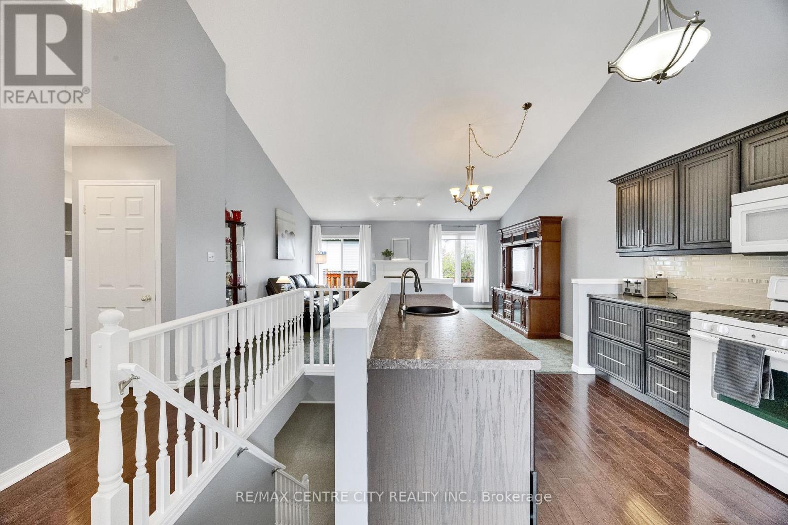 #21 861 SHELBORNE STREET - 8