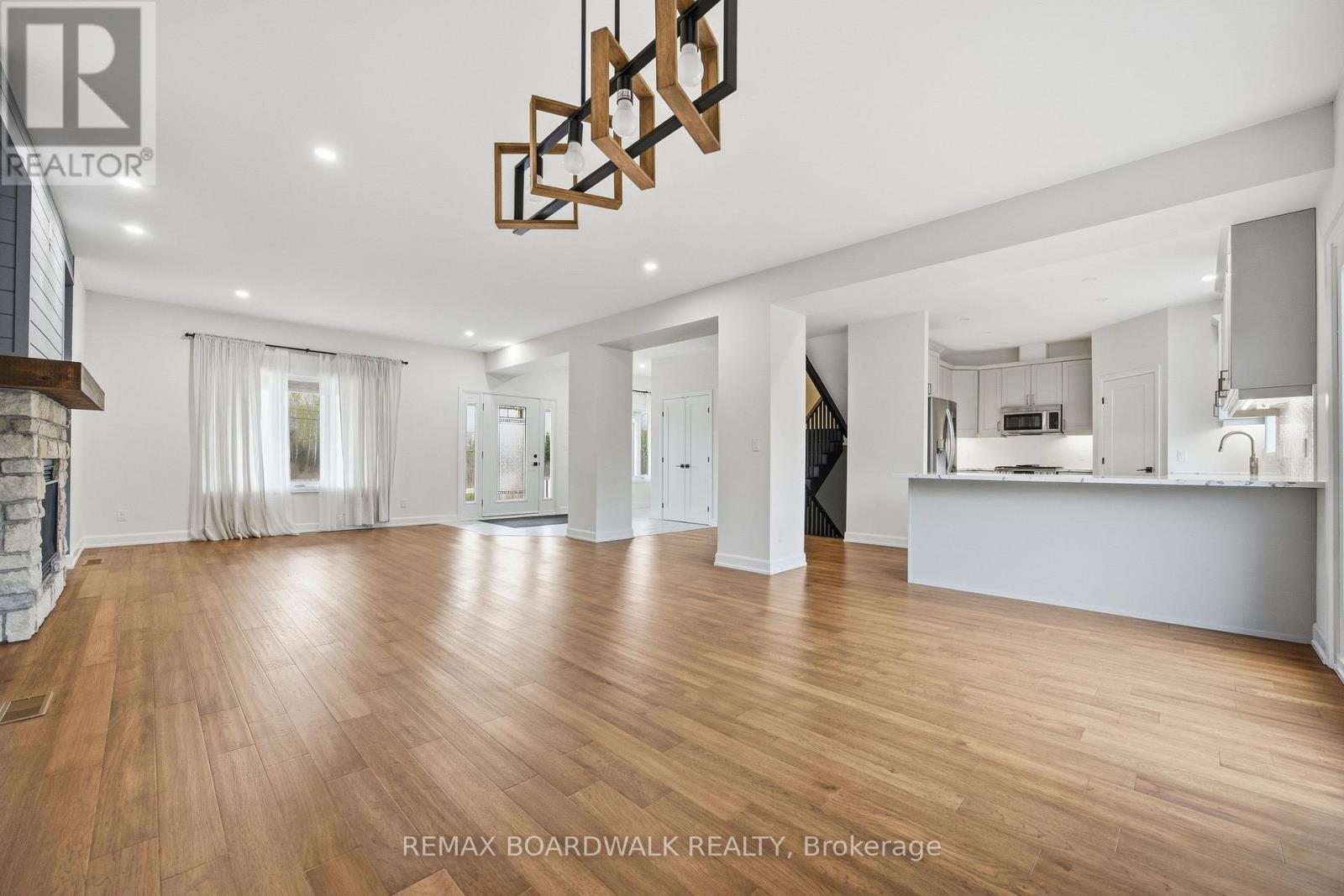 447 CHURCHILL ROAD - 12