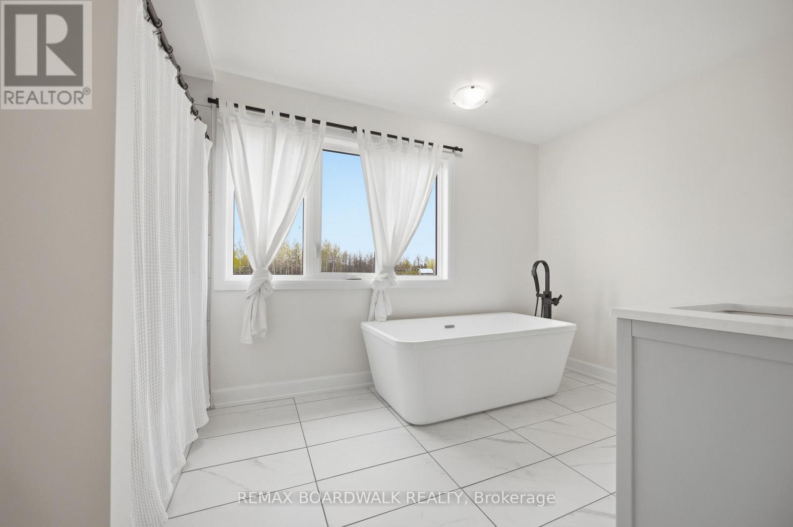 447 CHURCHILL ROAD - 20