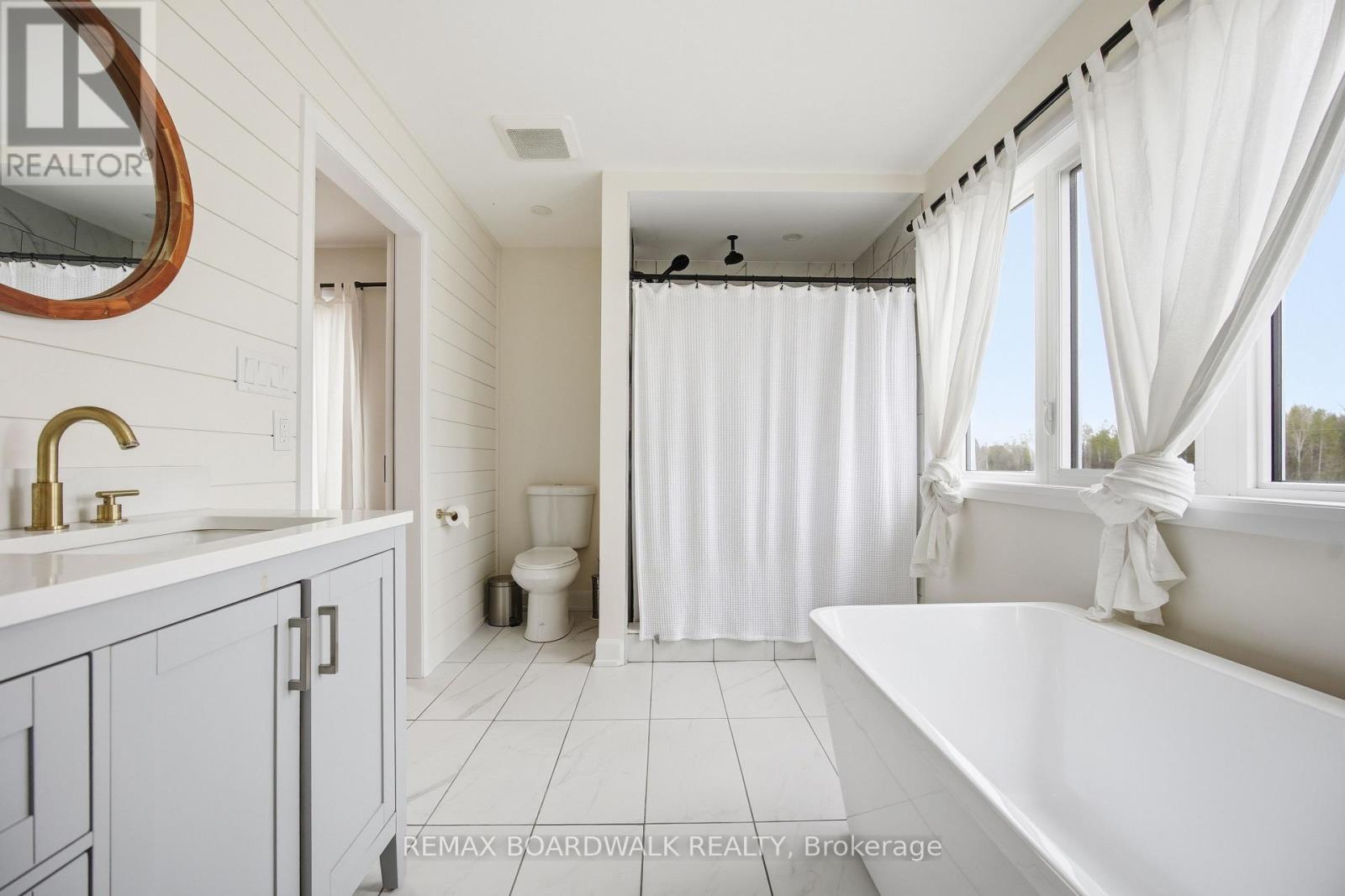 447 CHURCHILL ROAD - 21