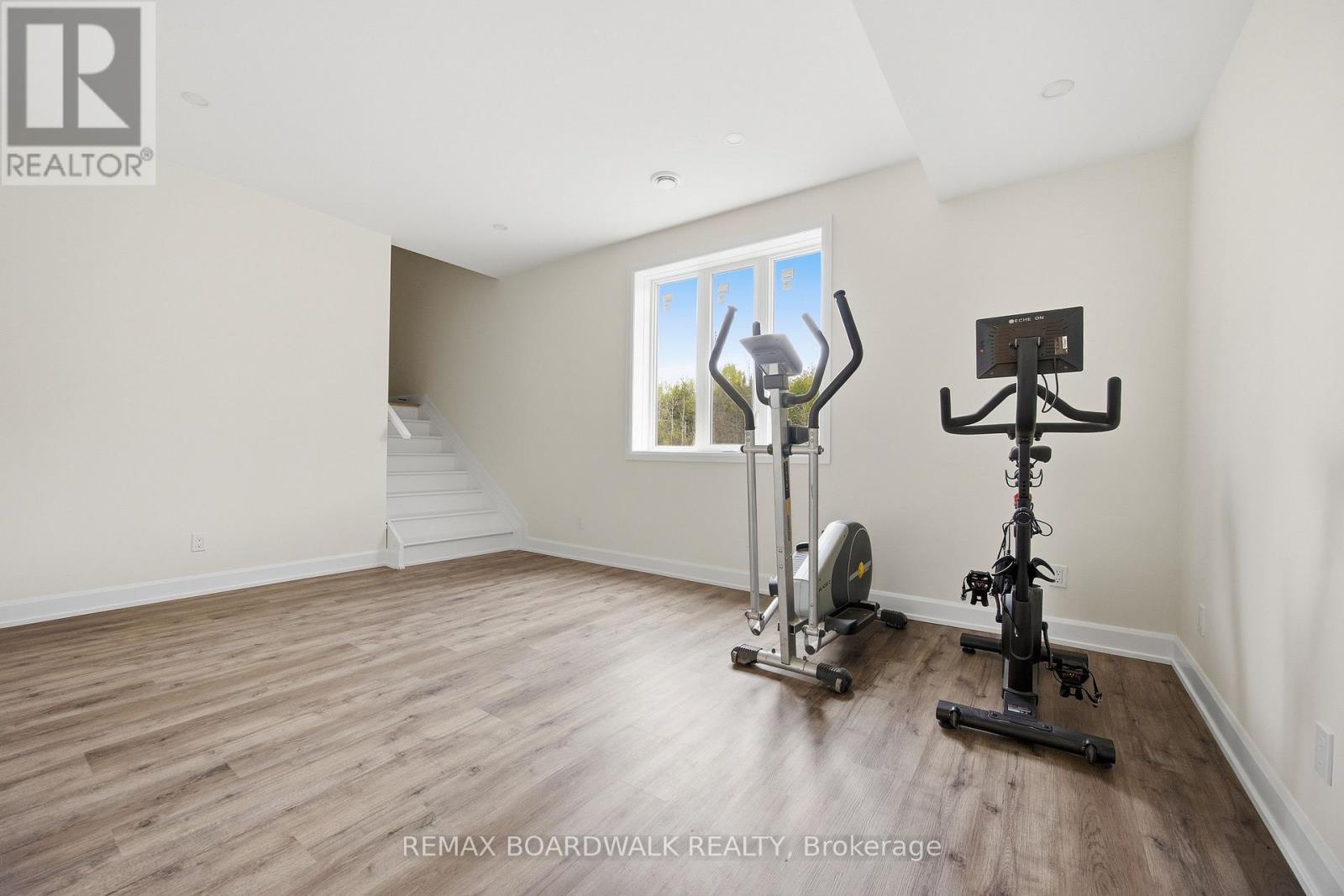 447 CHURCHILL ROAD - 28