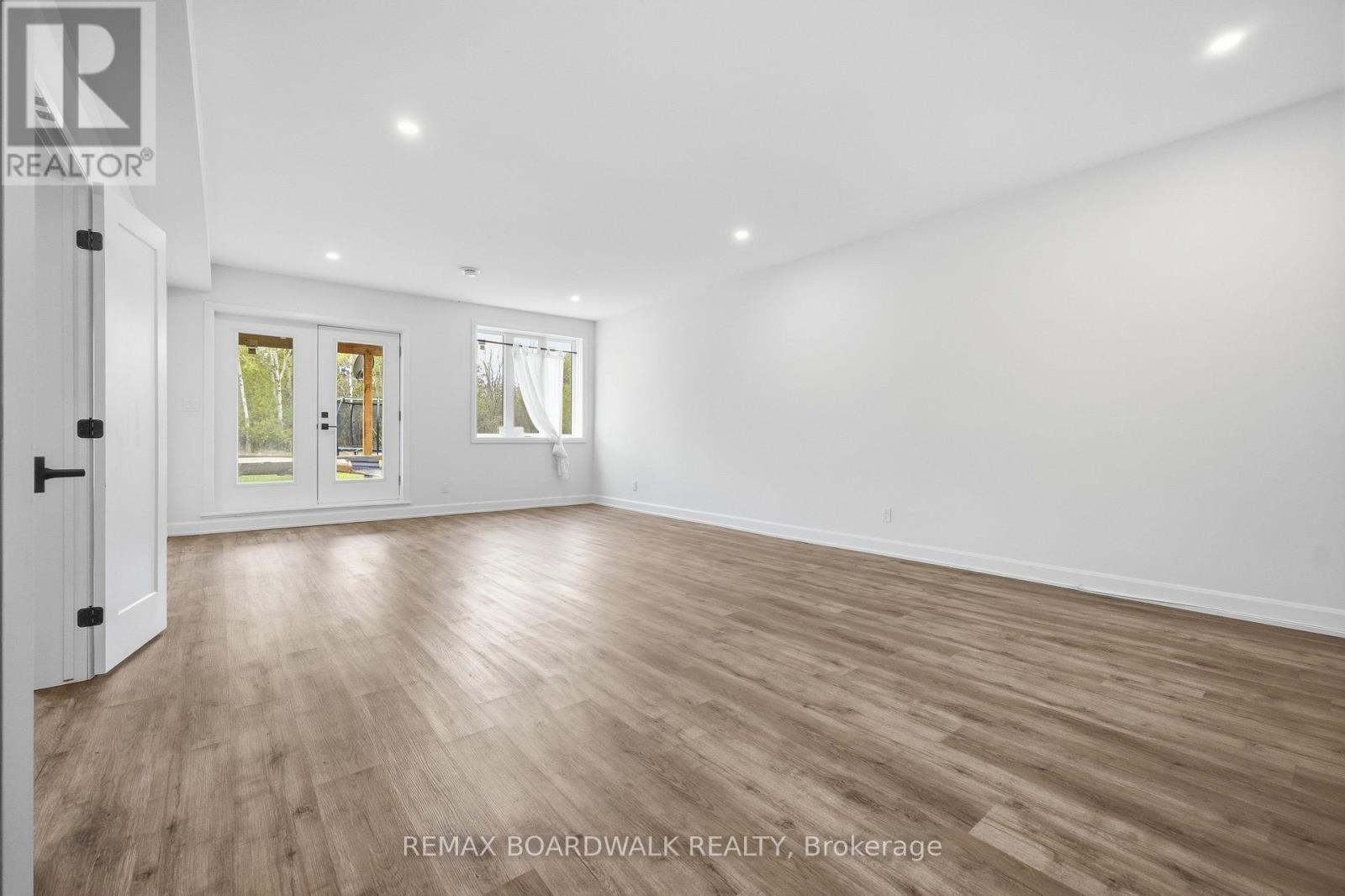 447 CHURCHILL ROAD - 30