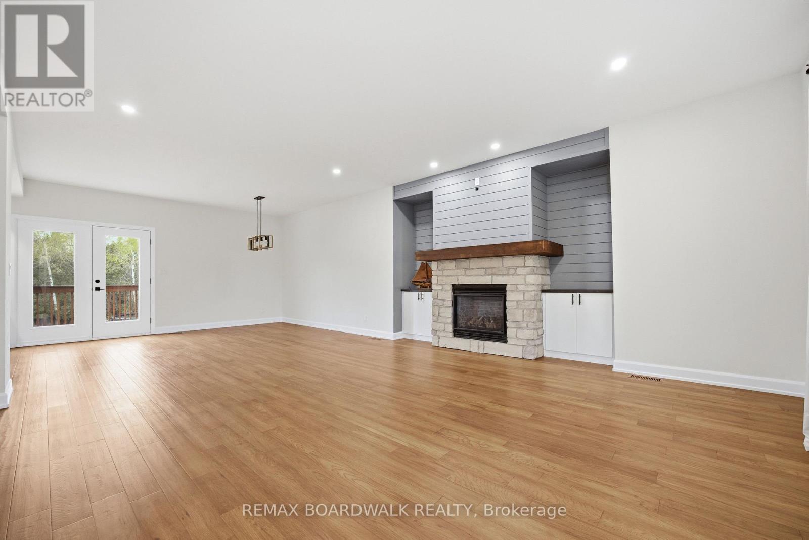 447 CHURCHILL ROAD - 7