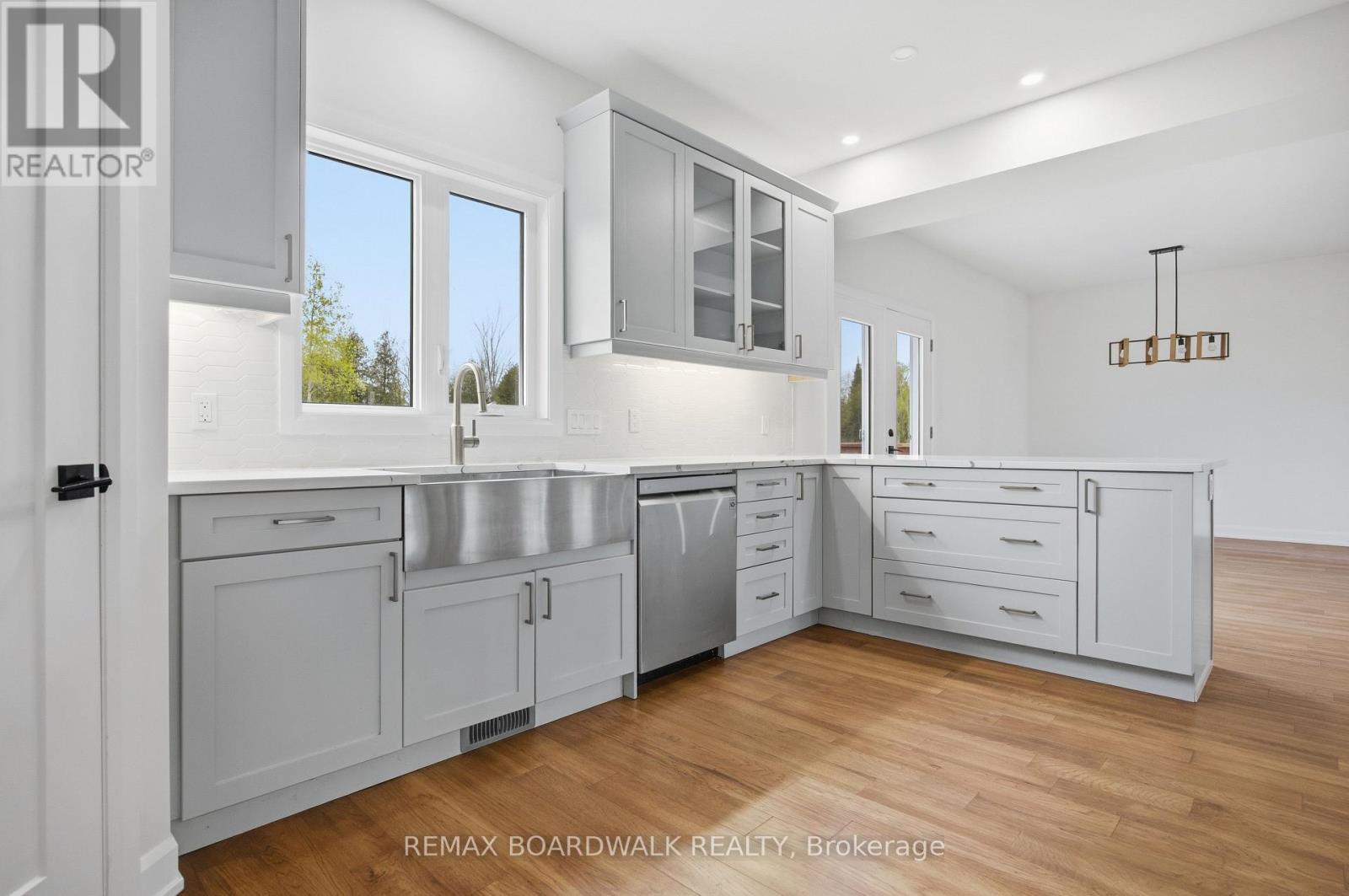 447 CHURCHILL ROAD - 9