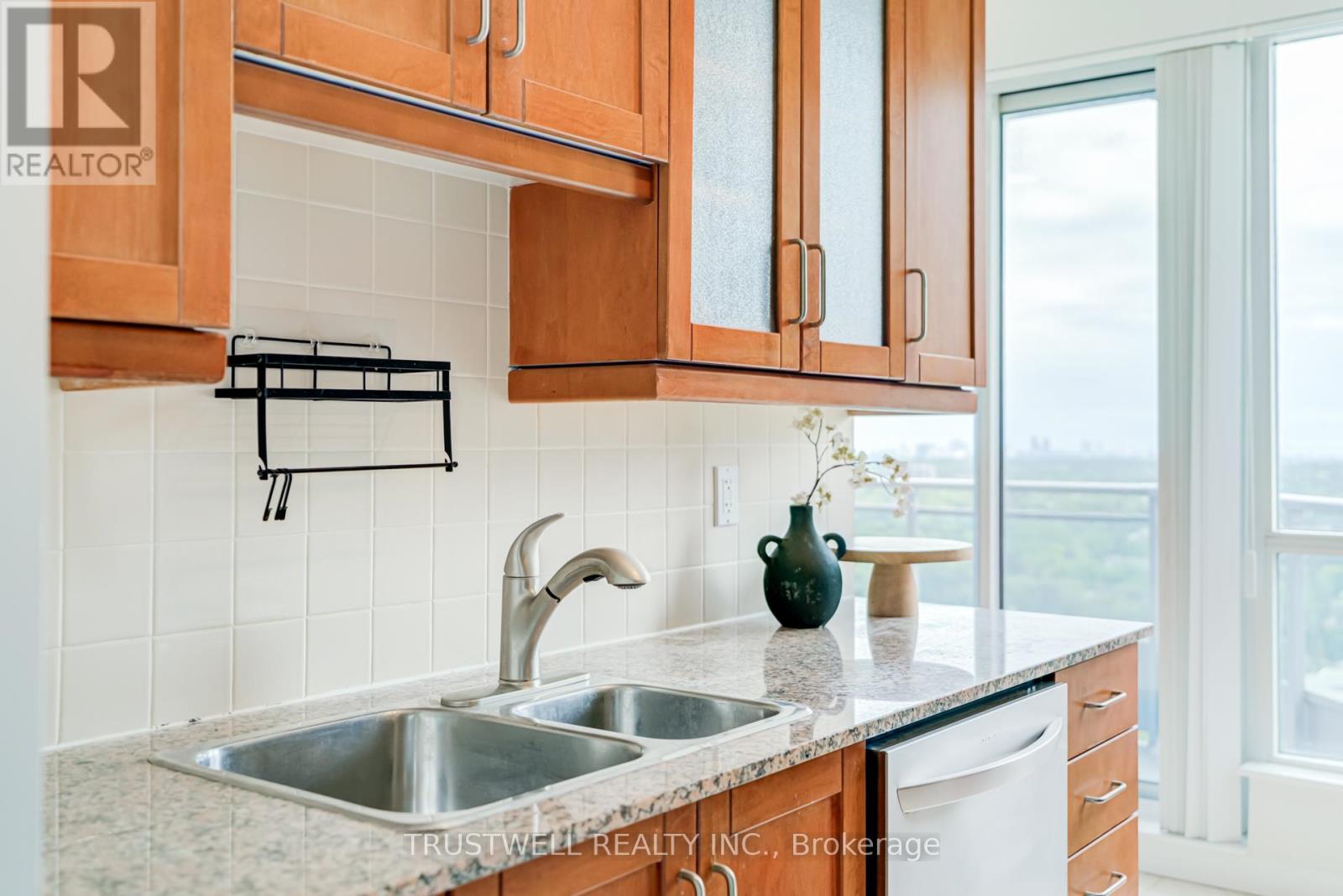#2210 60 BYNG AVENUE - 10