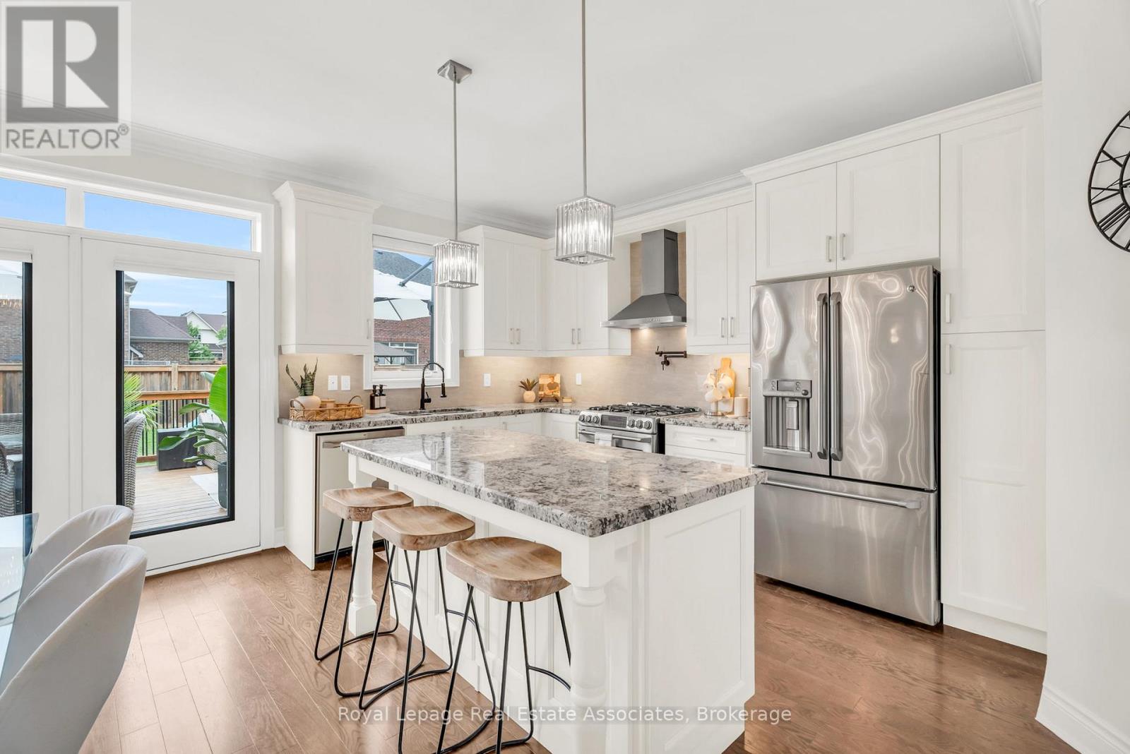 17 MITCHELL CRESCENT - 16