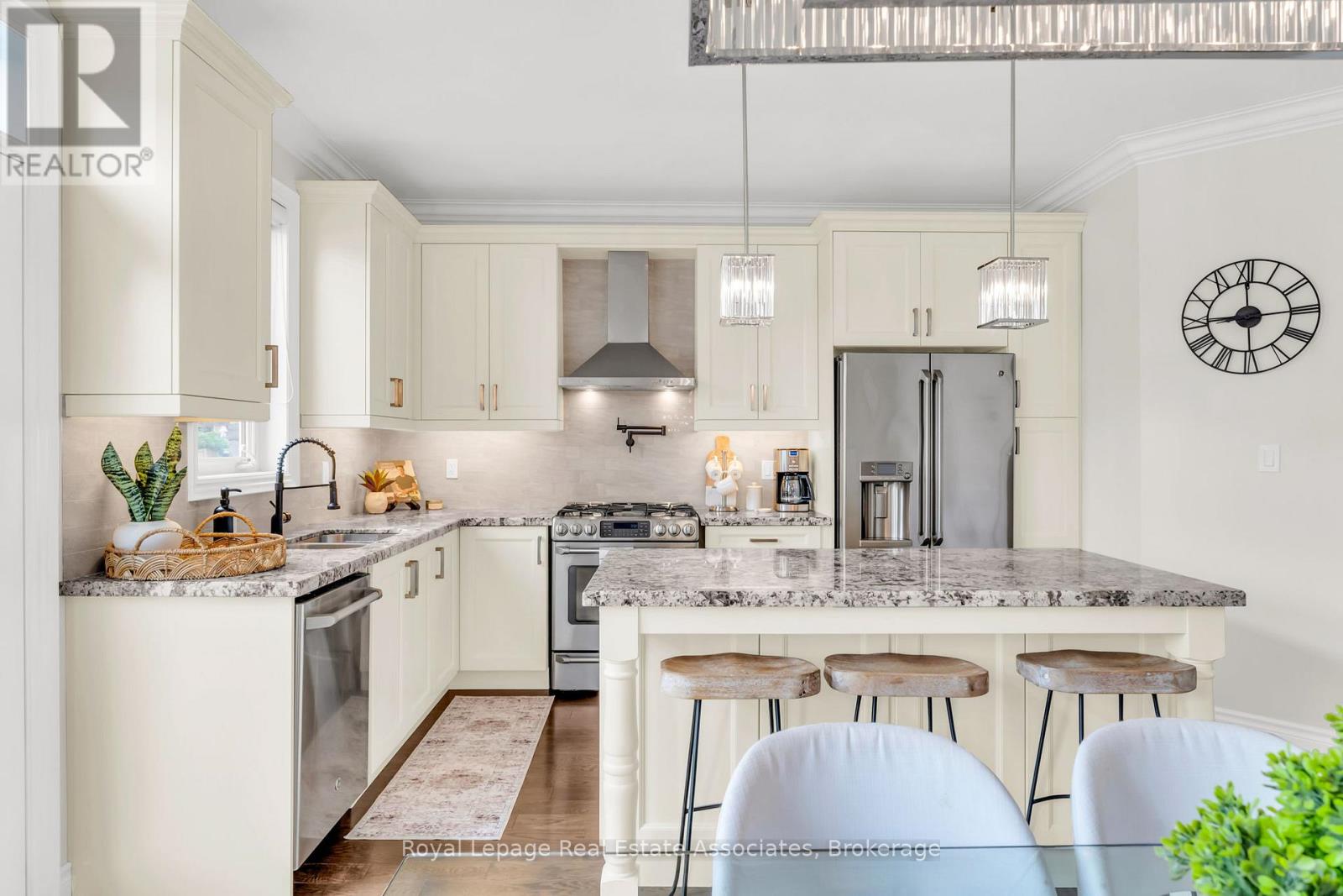 17 MITCHELL CRESCENT - 15