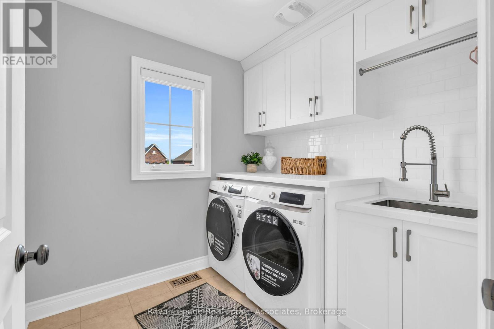 17 MITCHELL CRESCENT - 29