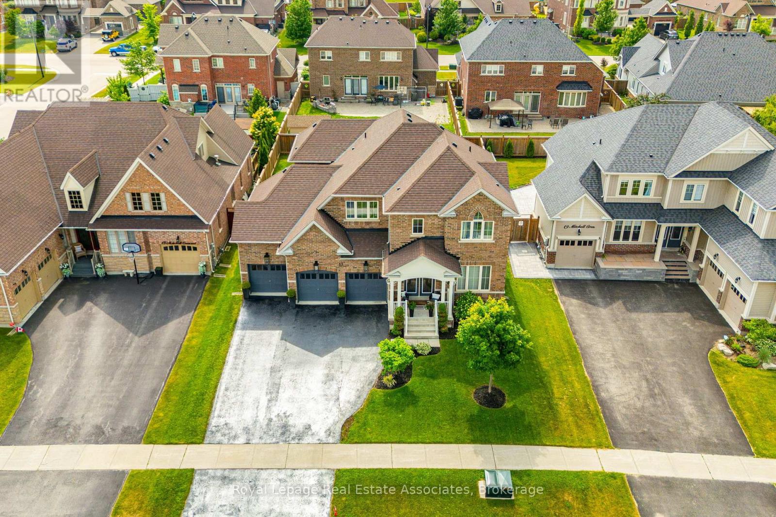 17 MITCHELL CRESCENT - 3