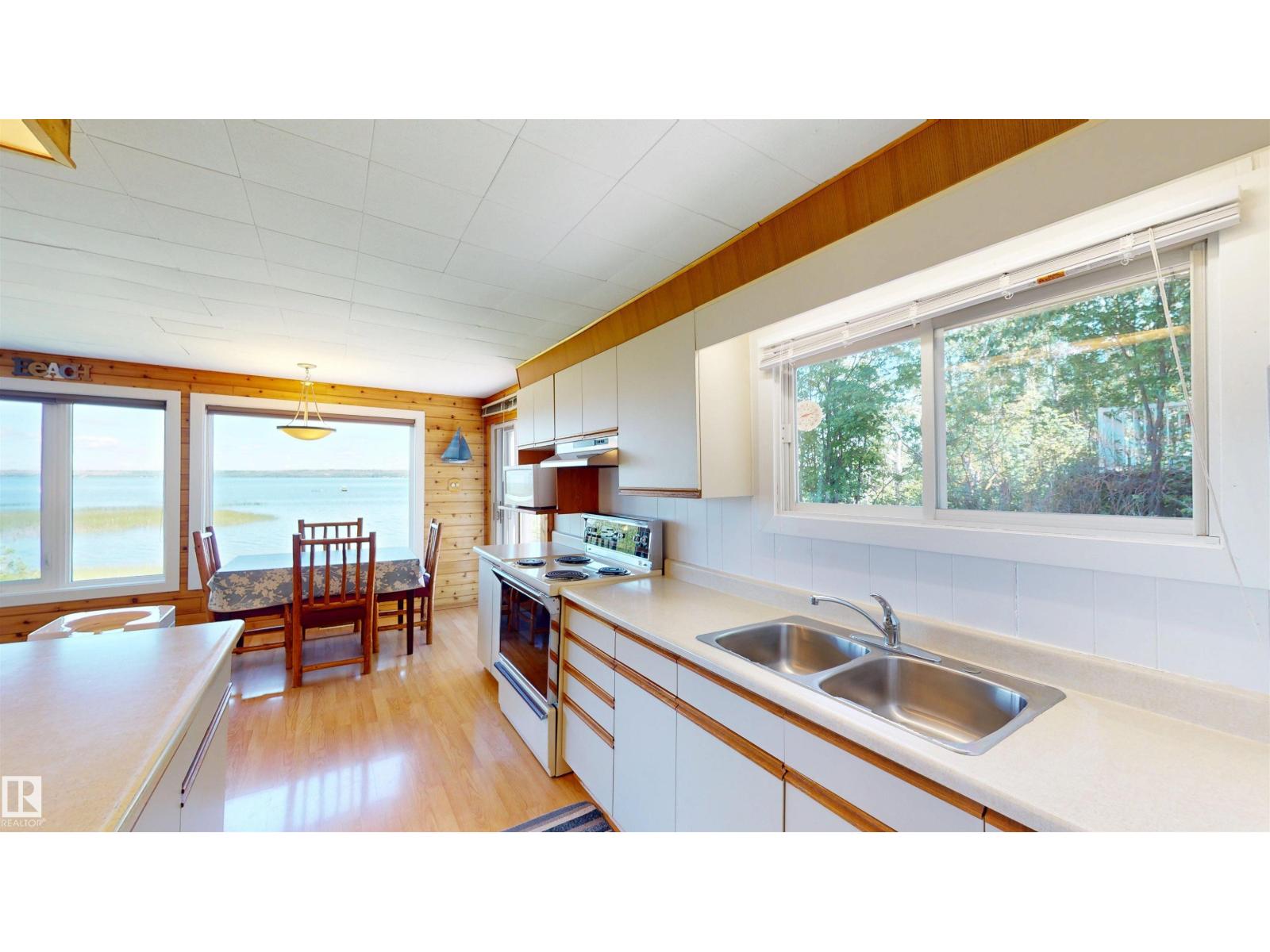 14 52515 RGE ROAD 52 - 21