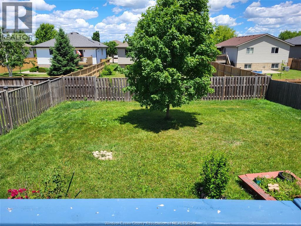 340 WHITE CRESCENT - 29