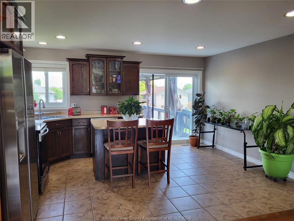 340 WHITE CRESCENT - 6