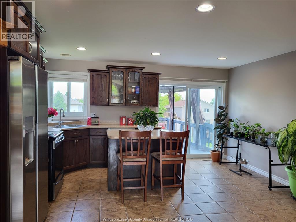 340 WHITE CRESCENT - 5