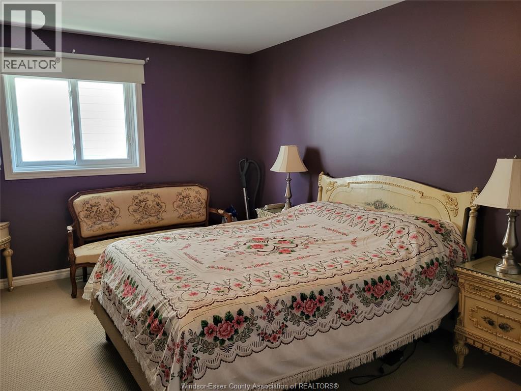 340 WHITE CRESCENT - 14