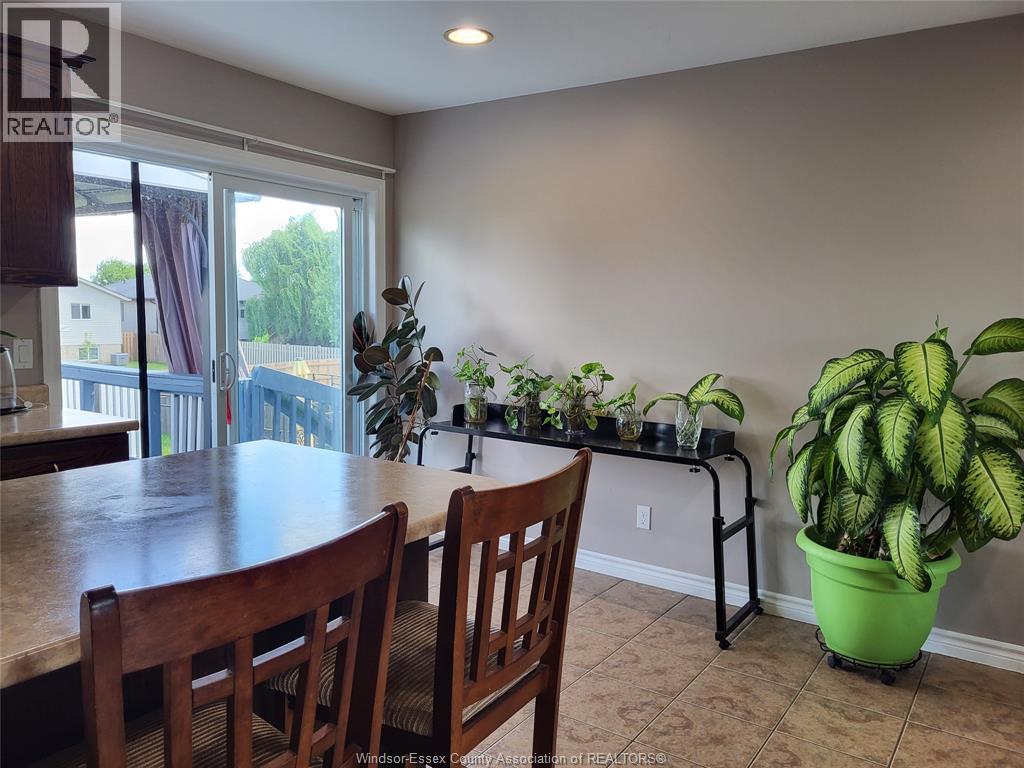 340 WHITE CRESCENT - 13