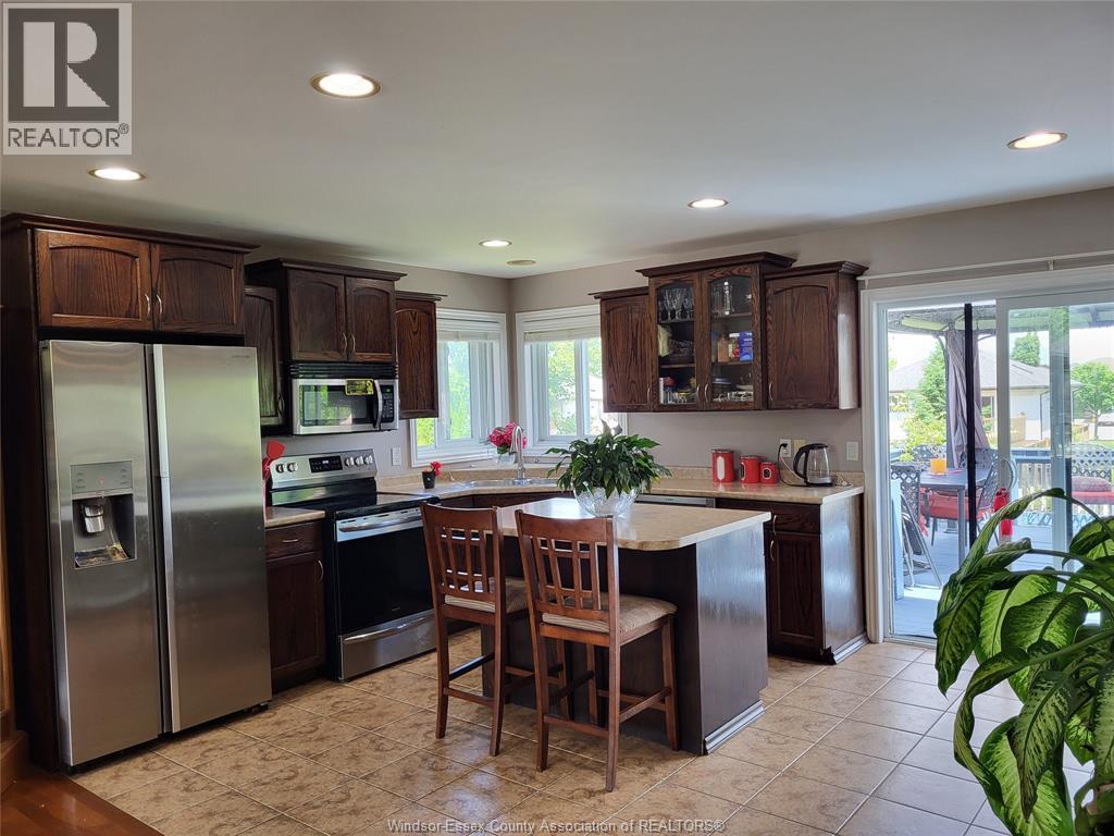 340 WHITE CRESCENT - 9