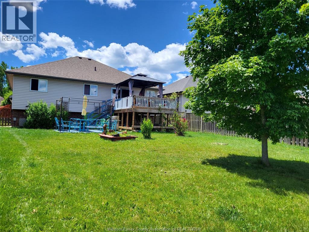 340 WHITE CRESCENT - 30