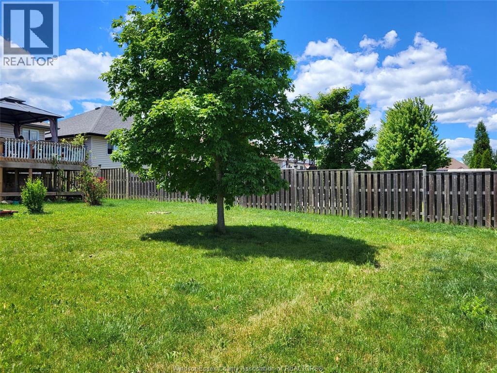 340 WHITE CRESCENT - 32