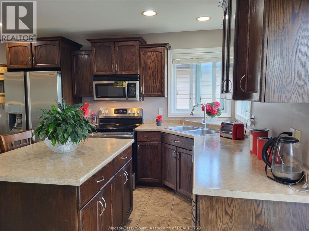 340 WHITE CRESCENT - 12