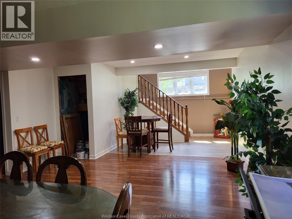 340 WHITE CRESCENT - 24