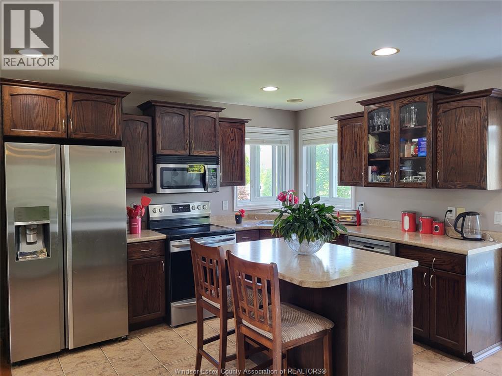 340 WHITE CRESCENT - 11