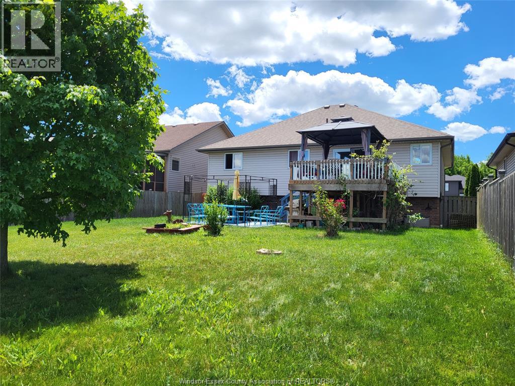 340 WHITE CRESCENT - 31