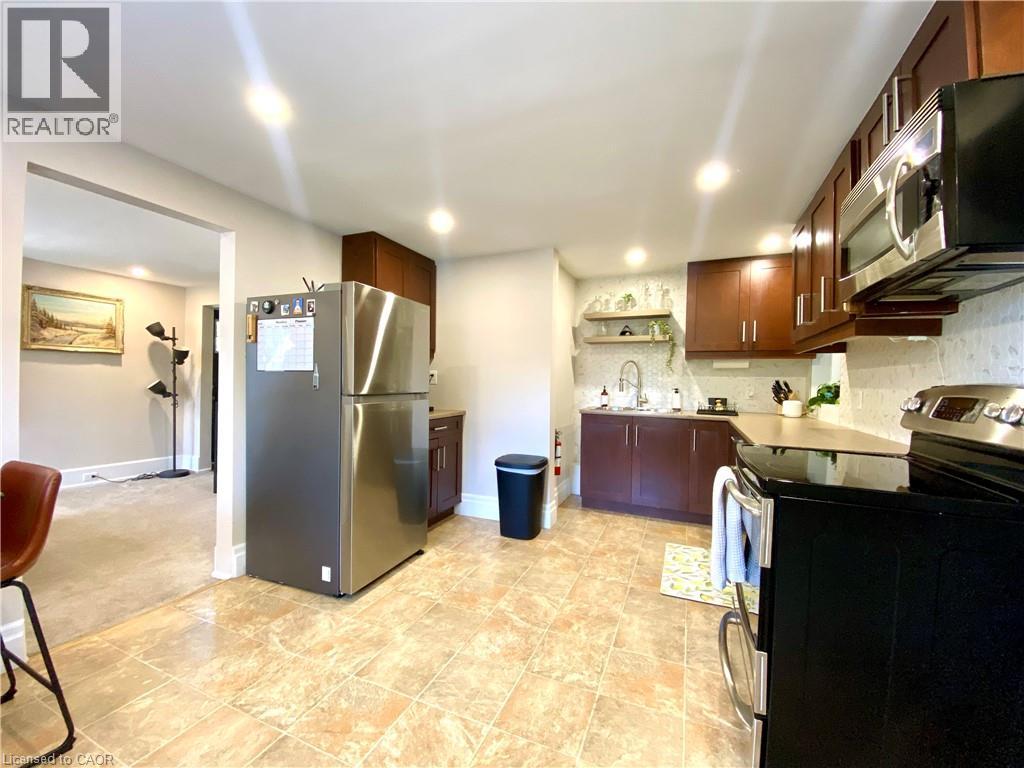 358 DUNDAS Street E - 20