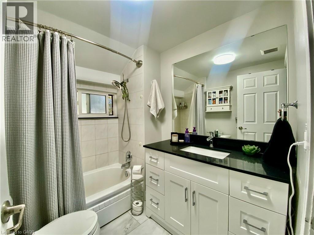 358 DUNDAS Street E - 27