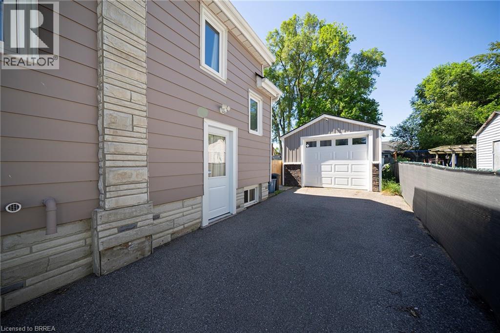 32 ELMWOOD Avenue - 25