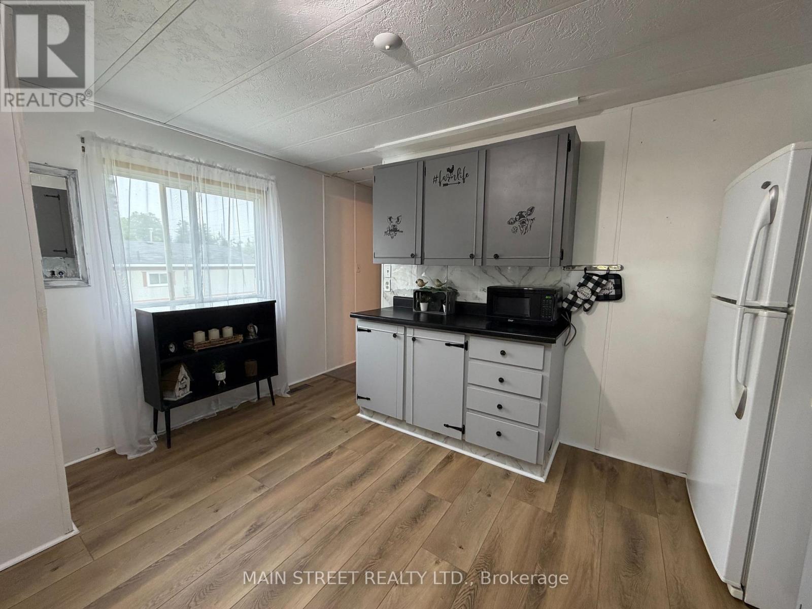 8 PARK CRESCENT - 18