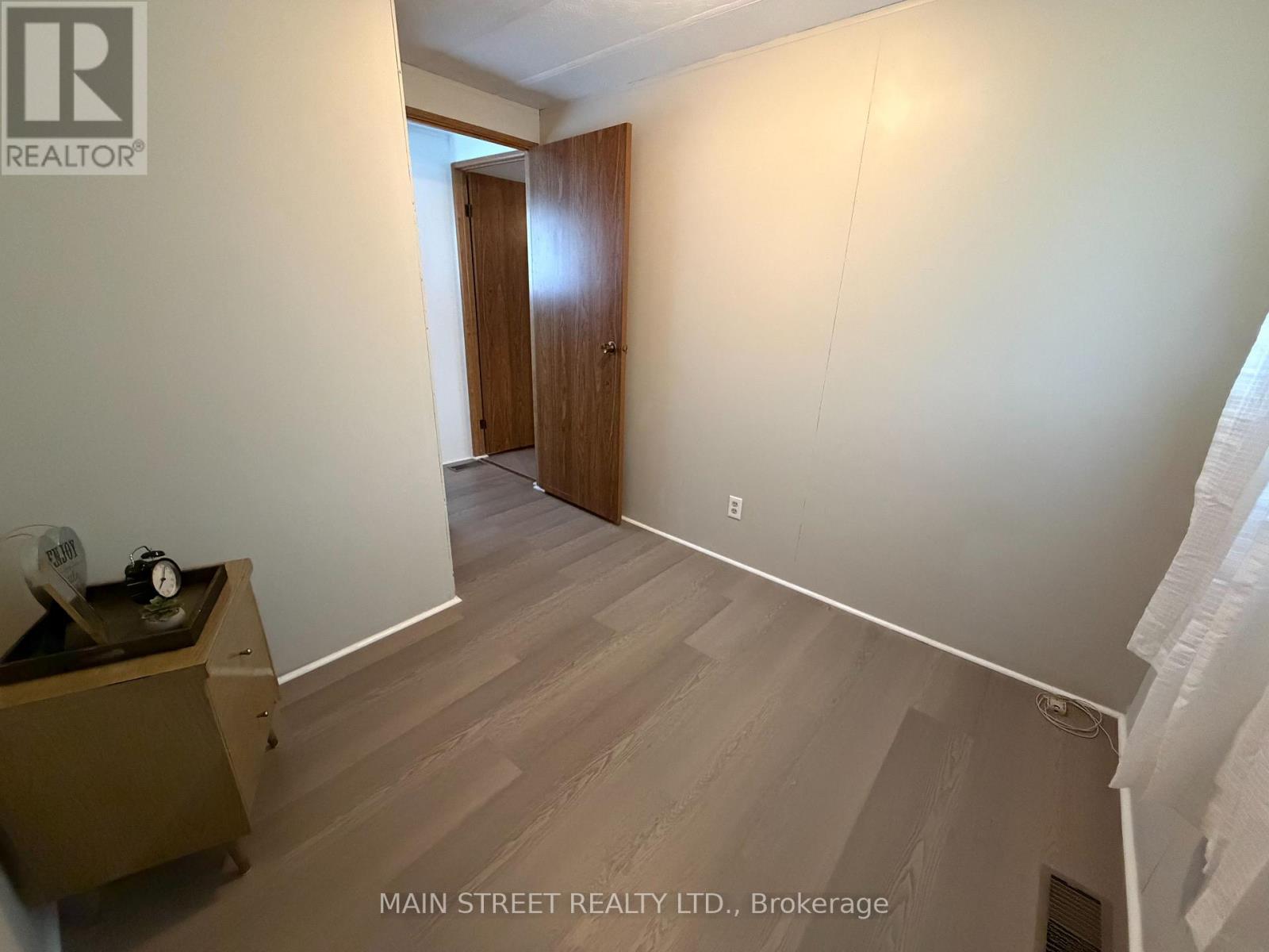 8 PARK CRESCENT - 24