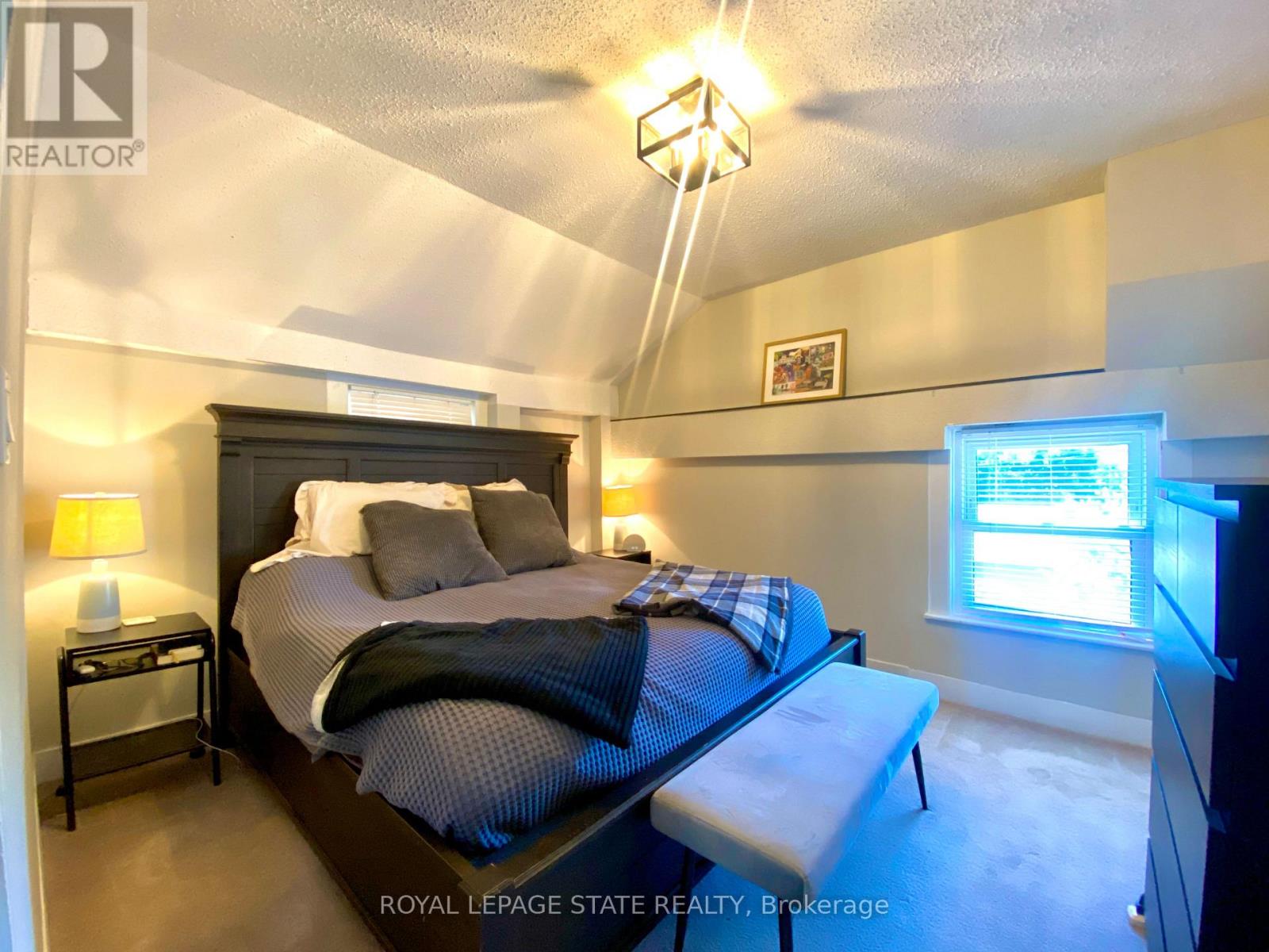 358 DUNDAS STREET E - 26