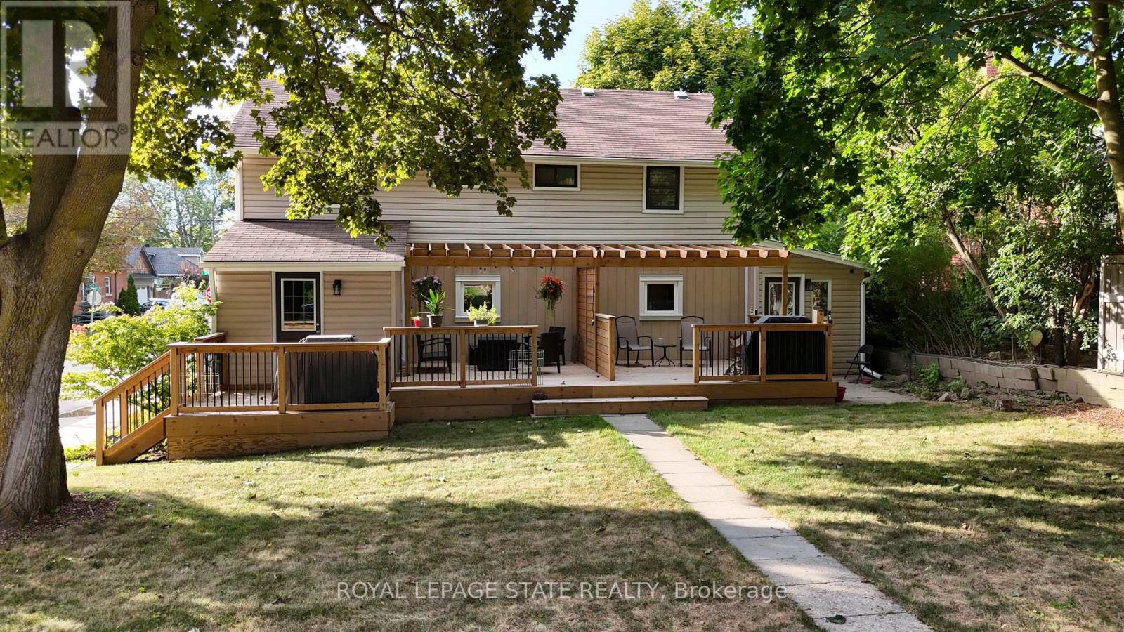358 DUNDAS STREET E - 8