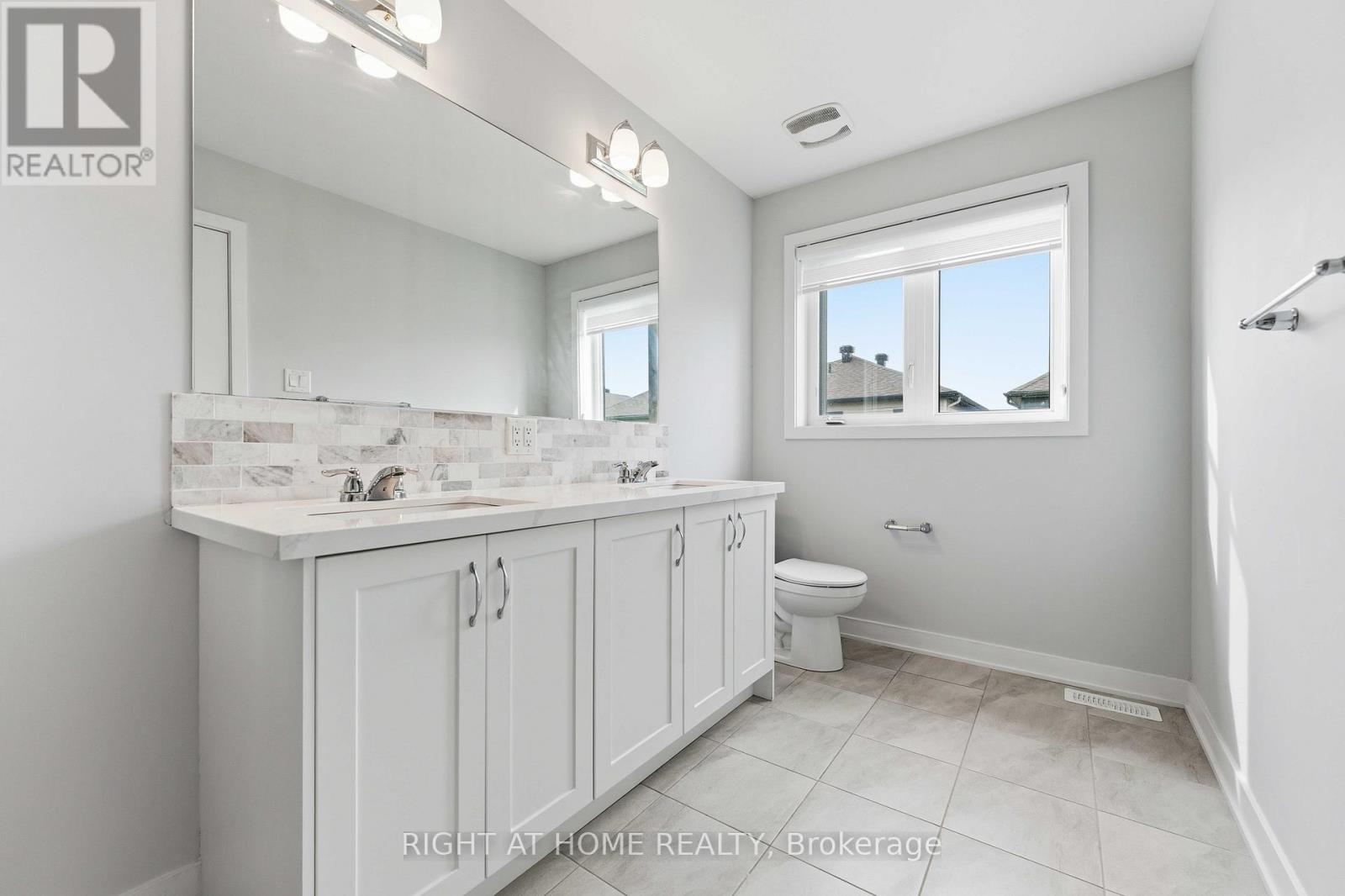 105 ALAMO STREET - 25