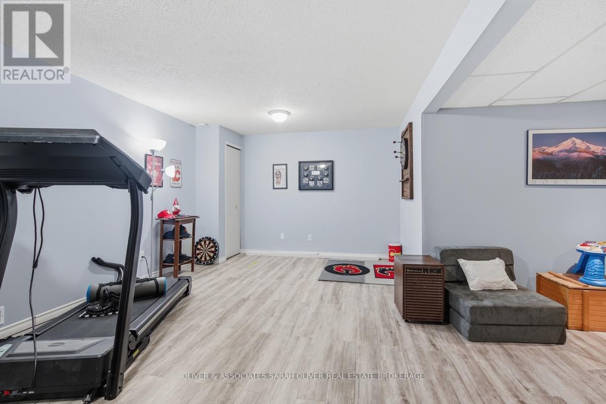 #78 141 CONDOR COURT - 23