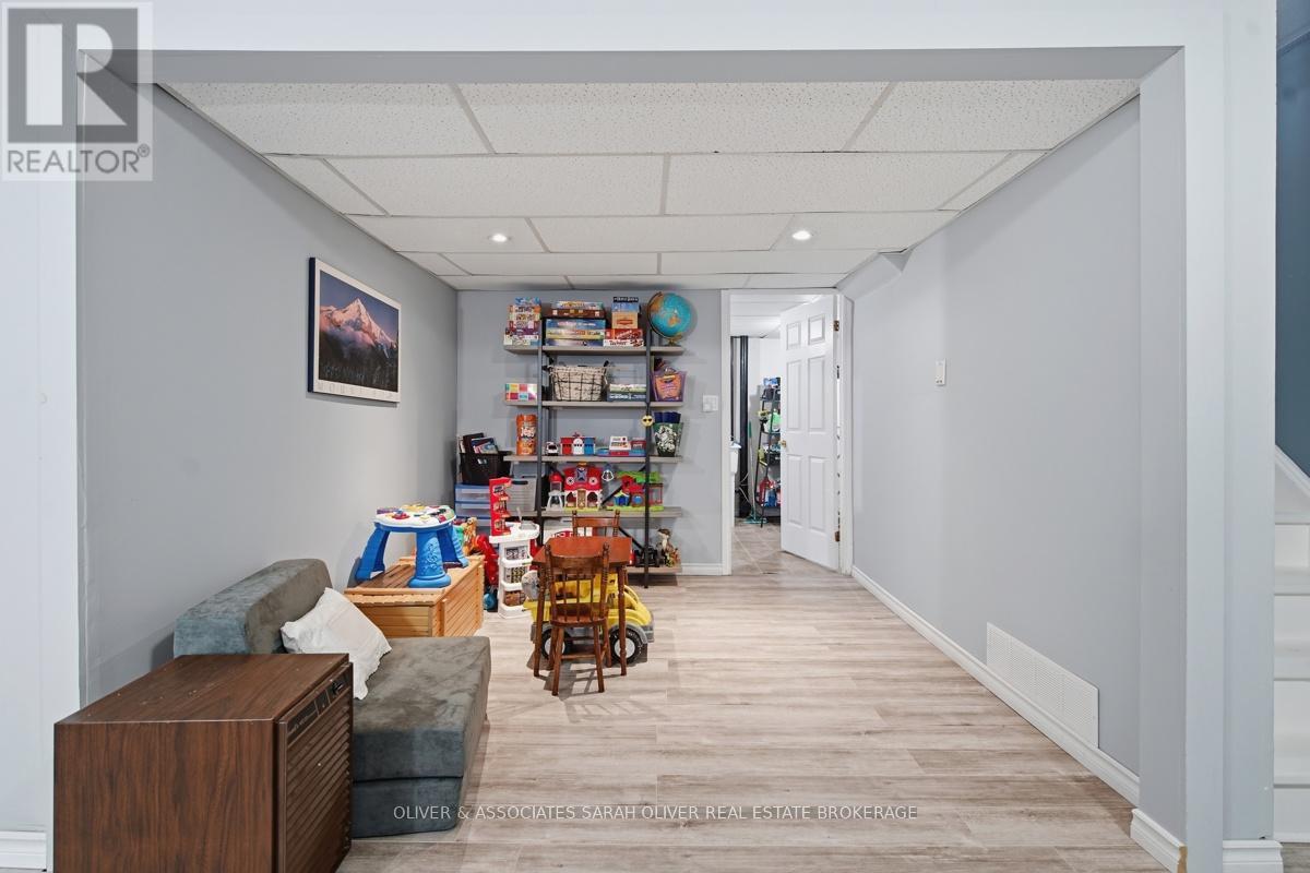 #78 141 CONDOR COURT - 25