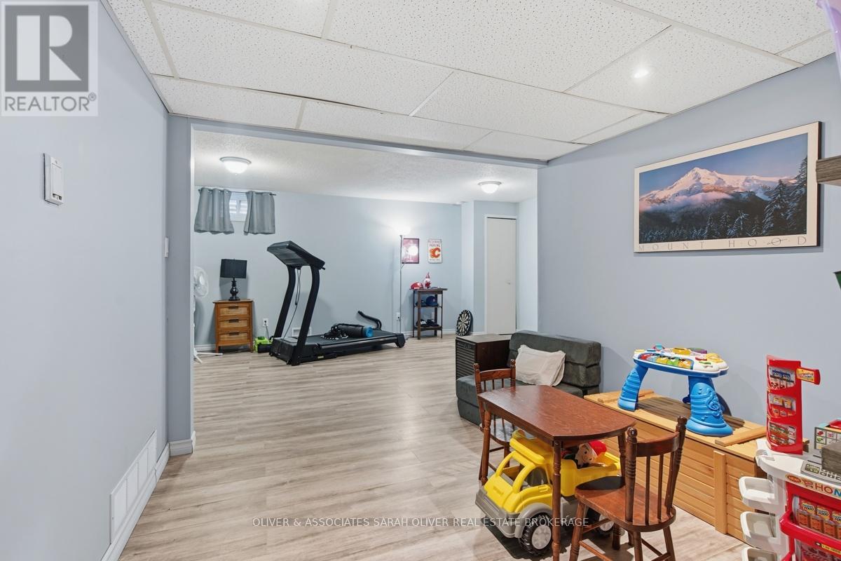 #78 141 CONDOR COURT - 26