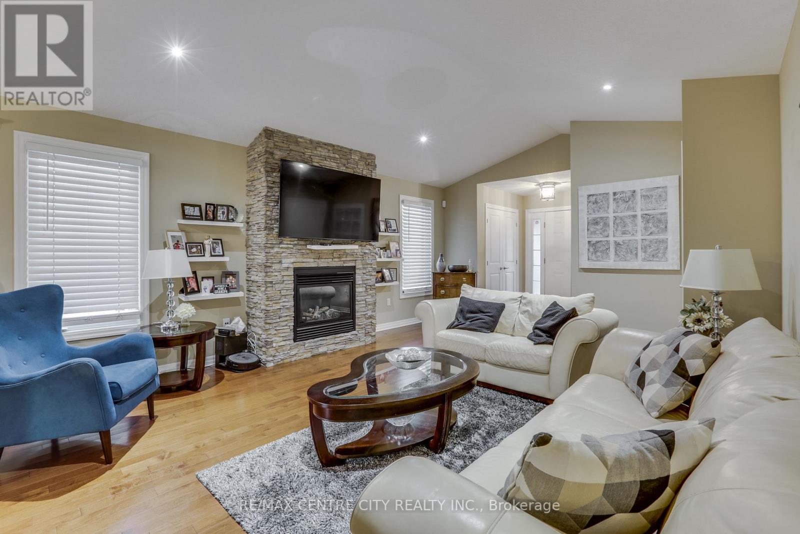 2898 BIDDULPH STREET - 10