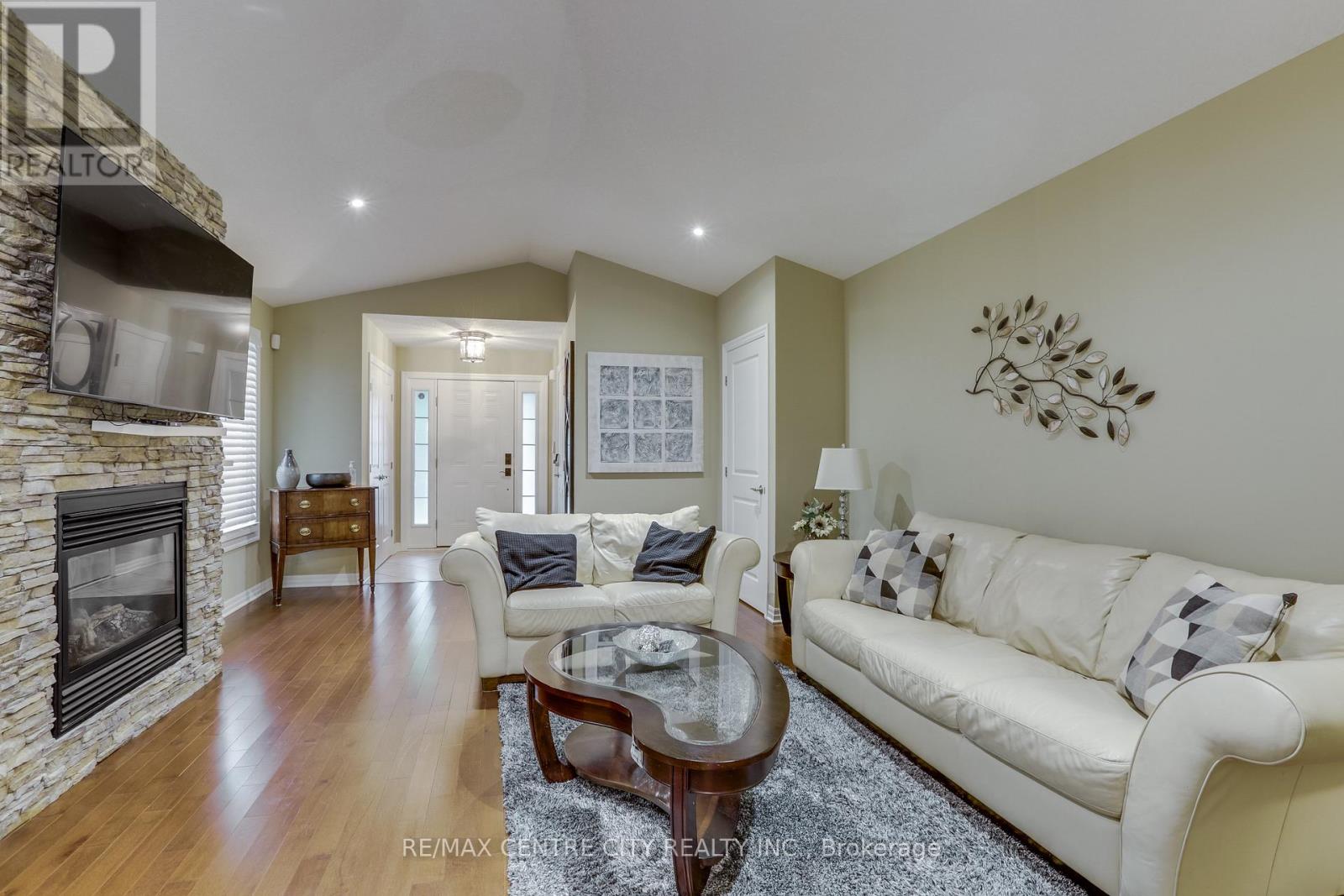 2898 BIDDULPH STREET - 11