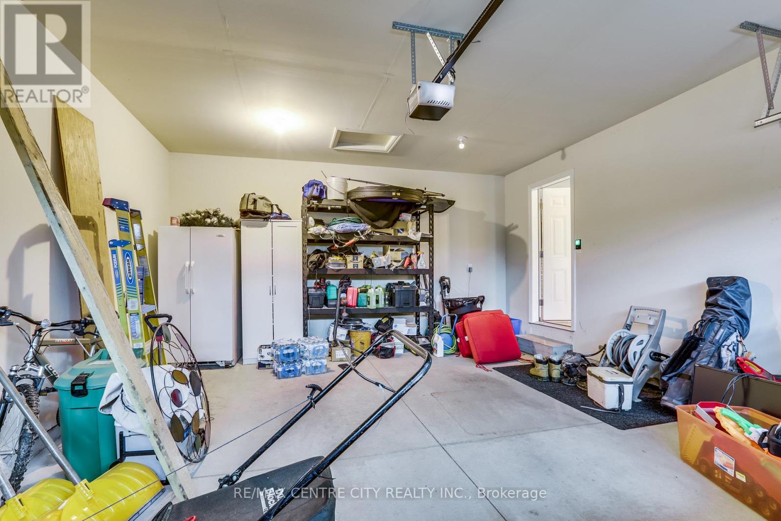 2898 BIDDULPH STREET - 36