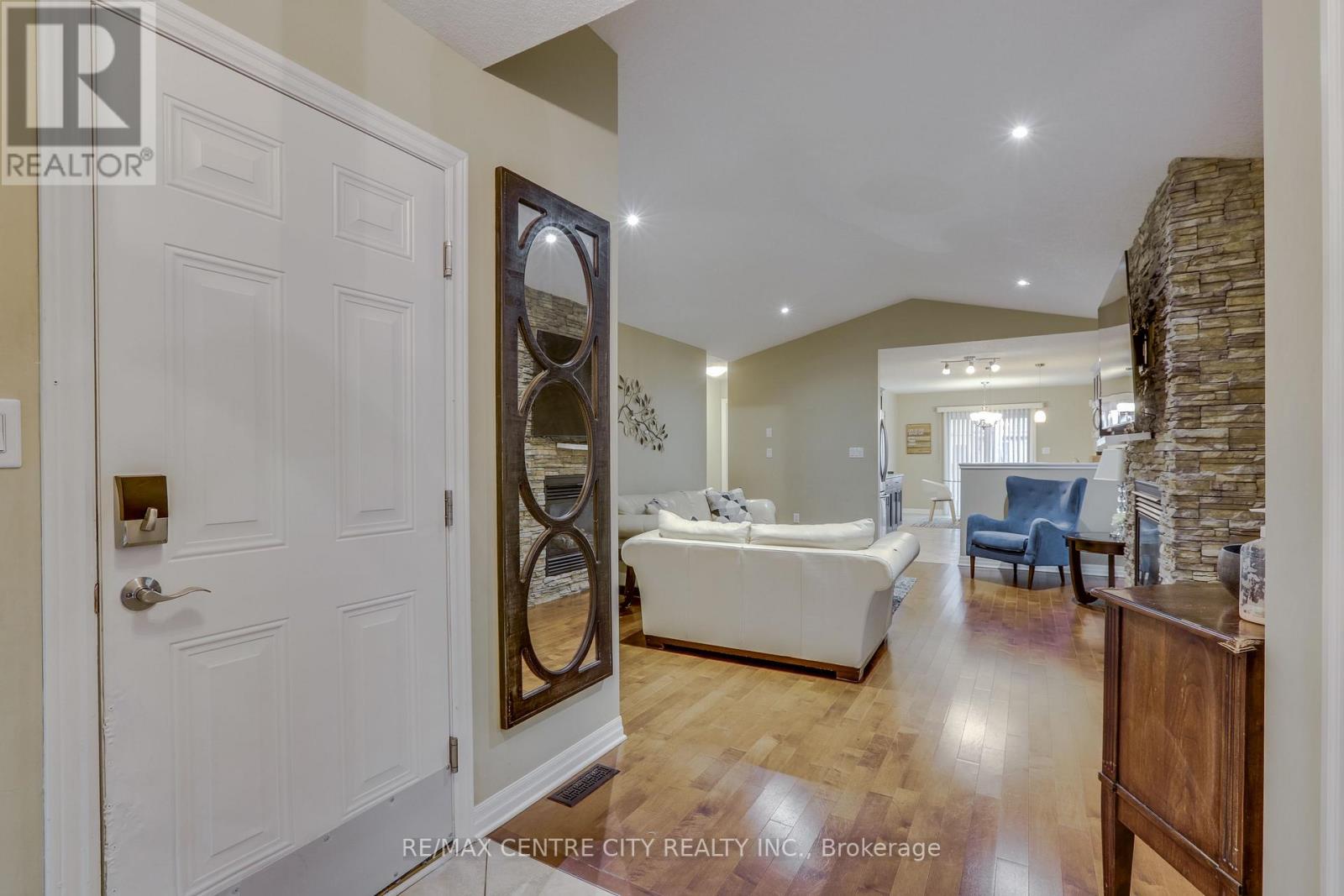 2898 BIDDULPH STREET - 6