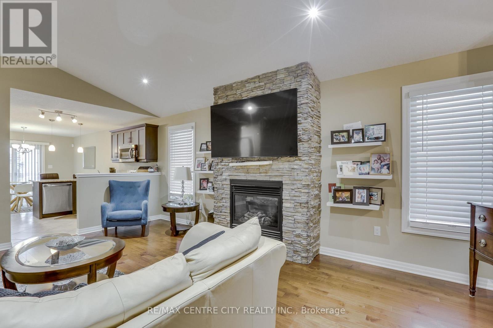 2898 BIDDULPH STREET - 9