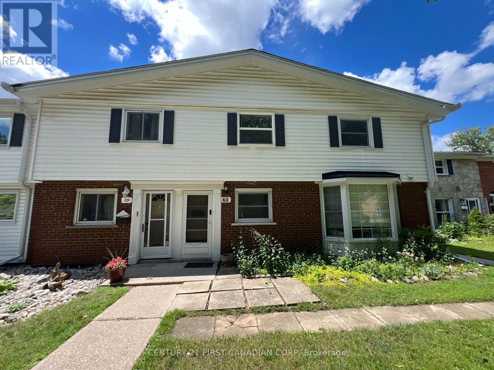 40 ARBOUR GLEN CRESCENT - 2