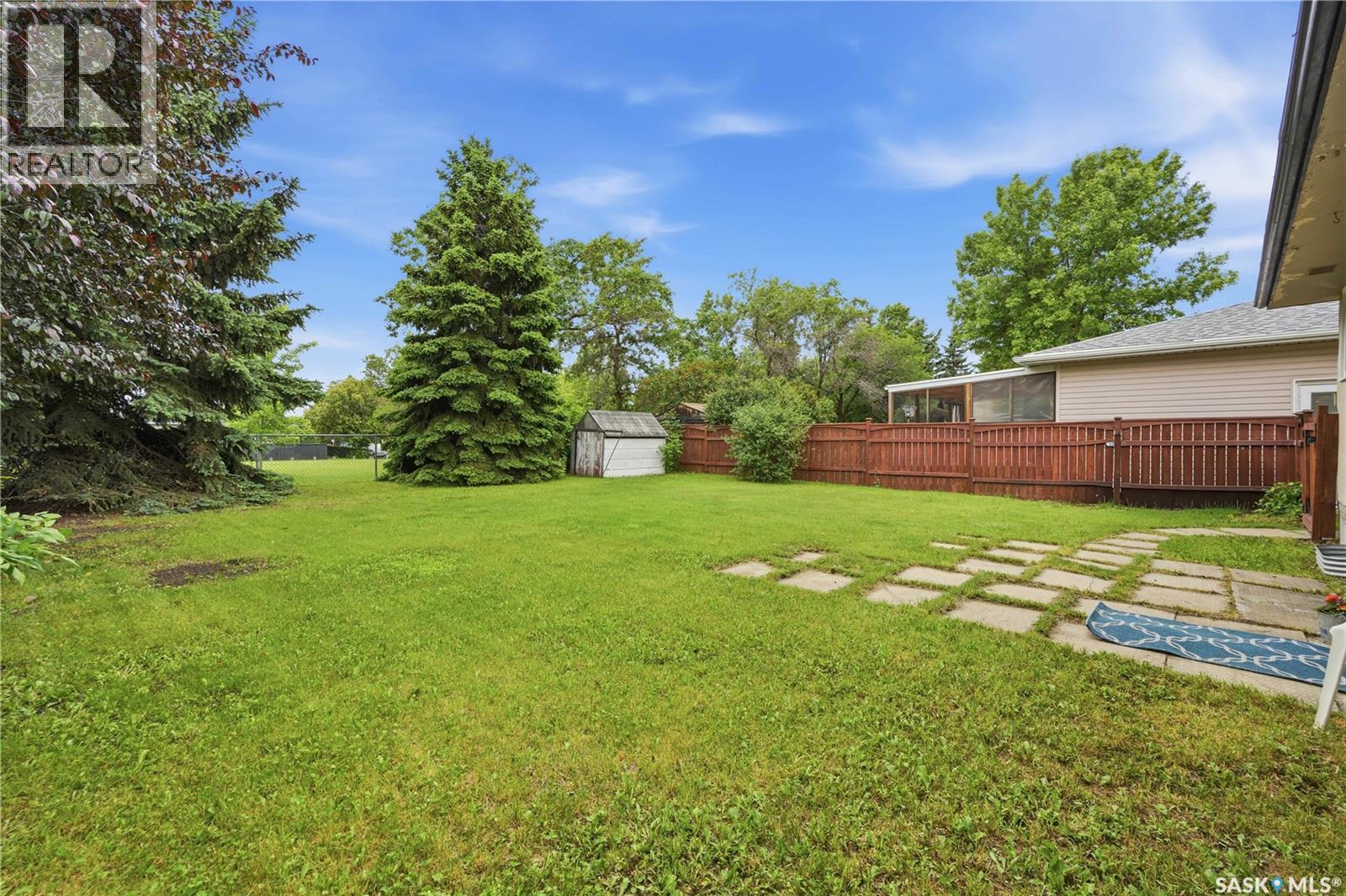 130 Birch CRESCENT — photo 44
